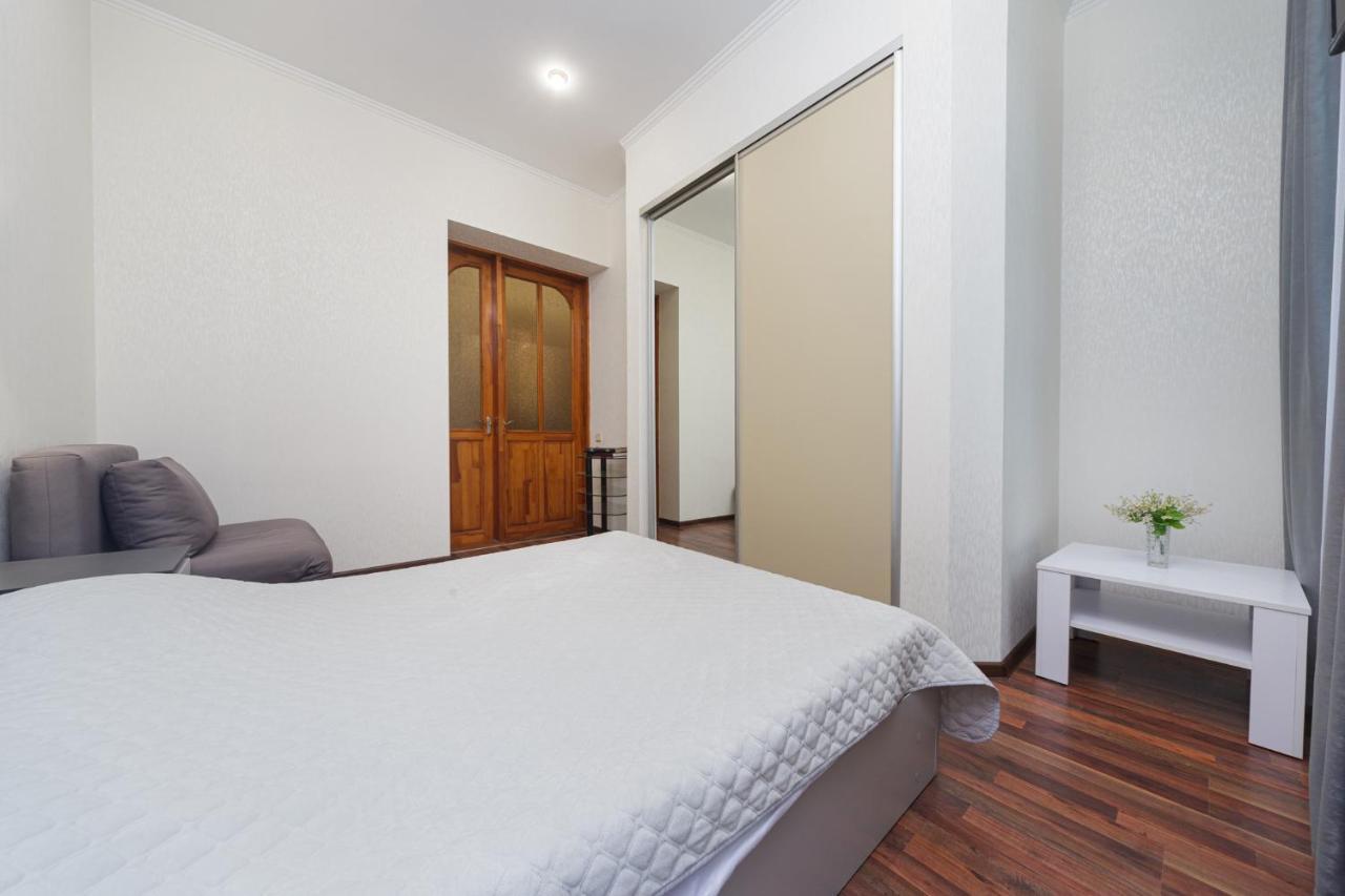 Apartment Zhukovskogo 17 أوديسا المظهر الخارجي الصورة